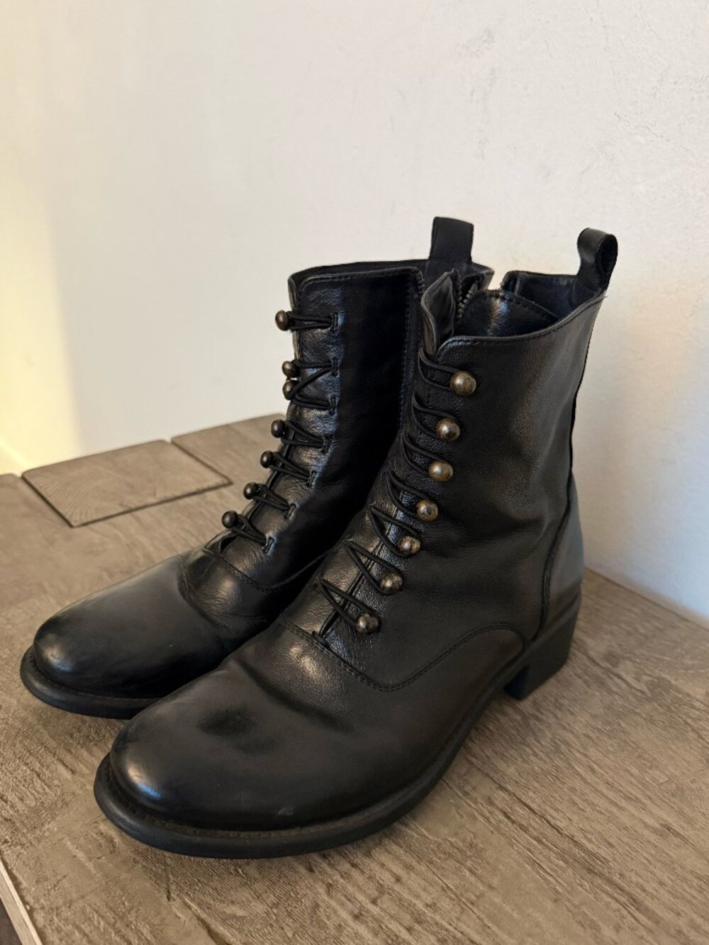 LISON 036 Black Leather Zipped Boots, like New, size 38